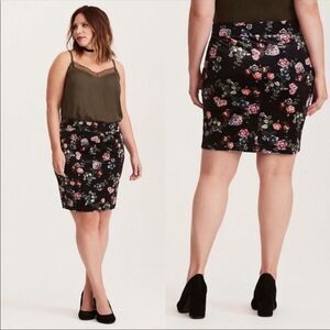 TORRID | Velvet Black Floral Print Fitted Pencil Skirt Stretchy Women’s Size 3X